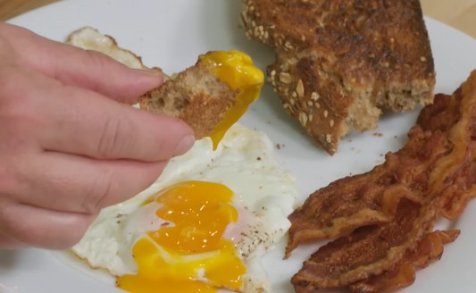 Can you cook a fried egg in the microwave? Explained