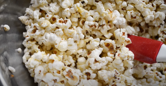 5 Easy Ways to Get Burnt Popcorn Smell Out of Your Microwave