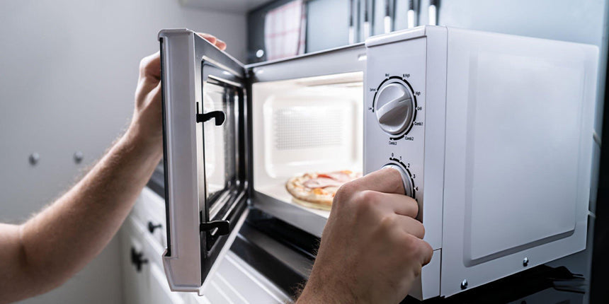 Why Microwave Oven Does Not Heat? [Causes & Solutions]